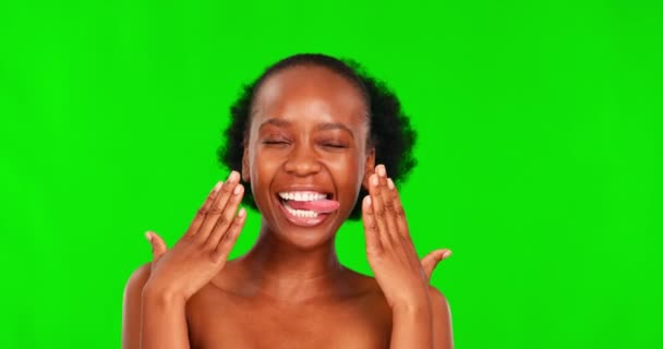 Cara Belleza Pantalla Verde Lengua Risa Mujer Negra Con Expresión — Vídeo de stock