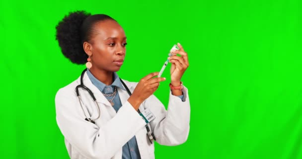 Szczepionka Uśmiech Lekarz Czarna Kobieta Zielonym Tle Ekranu Studio Leczenia — Wideo stockowe
