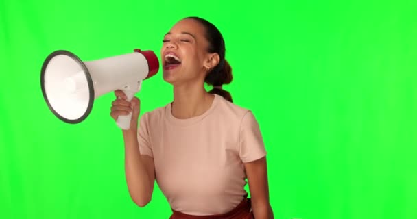 Megafon Zielony Ekran Szczęśliwa Kobieta Transmisję Sprzedaż Lub Wiadomości Rabat — Wideo stockowe
