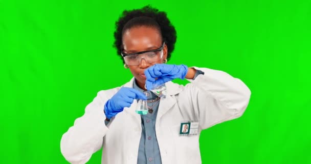 Zelená Obrazovka Věda Černoška Chemií Kapalinou Výzkumem Skleněnou Kádinkou Pozadí — Stock video