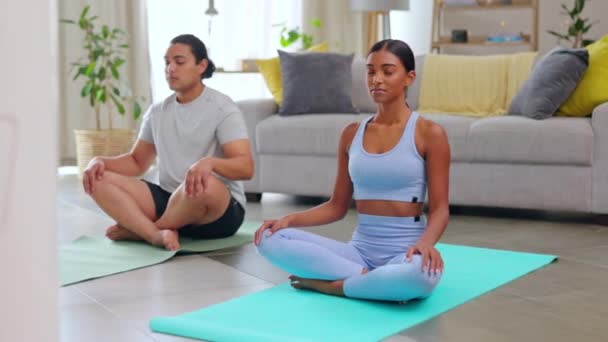 Çift Oturma Odası Nefes Alma Yogası Spor Salonu Evde Kaynaşma — Stok video