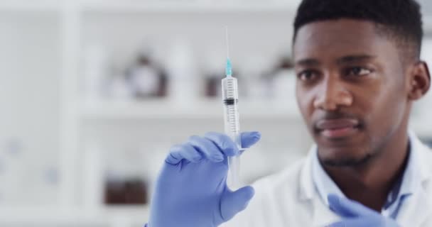 Ciência Vacina Pesquisa Com Face Homem Laboratório Para Experiência Seringa — Vídeo de Stock