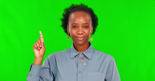 Yeşil Ekran Siyah Kadın Ele Saymak Parmaklar Çocuklara Stüdyoda Mutlu — Stok video