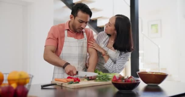 Gotowanie Miłość Młoda Para Kuchni Cięcia Warzyw Dla Zdrowego Lub — Wideo stockowe