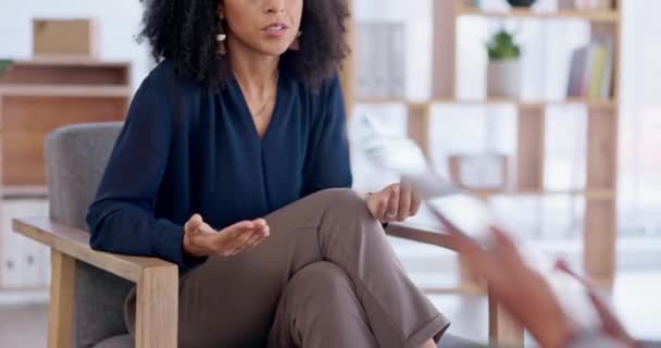Θεραπεία Συζήτηση Και Γυναίκα Θυμό Διαβούλευση Για Συμβουλευτική Ψυχολογία Και — Αρχείο Βίντεο