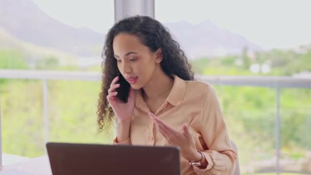 Telepon Komputer Dan Wanita Bisnis Untuk Dukungan Virtual Jaringan Dan — Stok Video