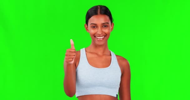 Femme Heureuse Fitness Pouces Levés Sur Écran Vert Pour Succès — Video