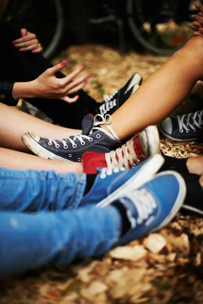 Sneakers Legs Friends Ground Outdoor Autumn Together Relax Chill Closeup — Stock Photo, Image