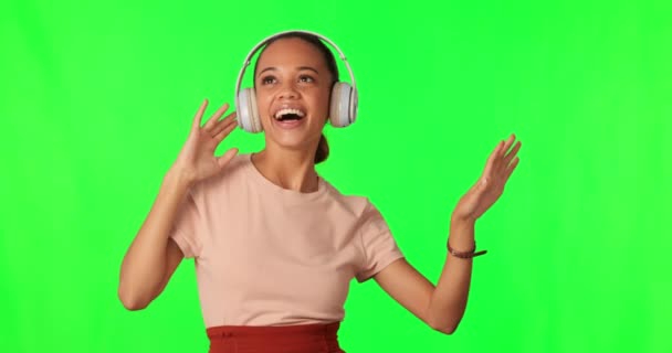 Dans Koptelefoon Vrouw Groen Scherm Voor Vrolijke Energie Geestelijke Gezondheid — Stockvideo