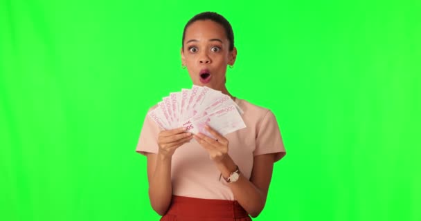 Γυναίκα Θαυμαστής Έκπληξη Και Χρήματα Στην Πράσινη Οθόνη Μετρητά Μπόνους — Αρχείο Βίντεο