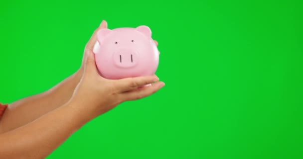 Piggy Bank Oferă Mână Persoană Ecran Verde Pentru Economii Securitate — Videoclip de stoc
