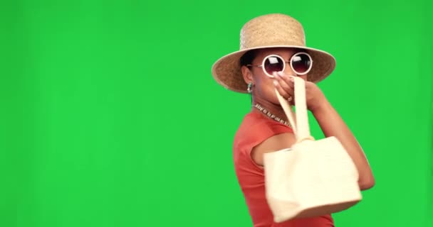 Turista Menina Tela Verde Com Óculos Sol Bolsa Para Férias — Vídeo de Stock