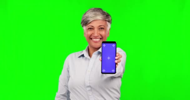 Grön Skärm Telefon Eller Senior Lycklig Kvinna Med Business Promo — Stockvideo
