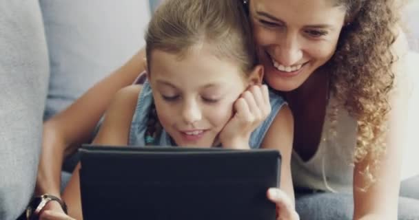 Tablet Moeder Kind Streamen Grappige Films Online Internet Website Een — Stockvideo