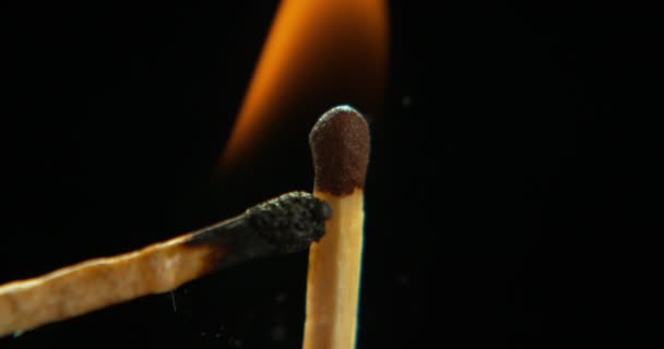 Κάψιμο Φωτιά Και Ταίριασμα Μαύρο Φόντο Για Κίνδυνο Τέχνη Και — Αρχείο Βίντεο