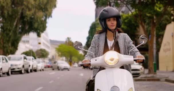 Podróż Skuter Kobieta Motocyklu Mieście Dojazdu Transportu Podróży Mieście Podróżowanie — Wideo stockowe
