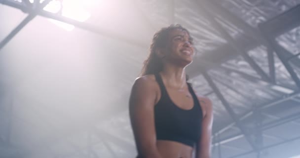 Gym Corde Sautante Femme Fatiguée Entraînement Entraînement Exercice Physique Dans — Video