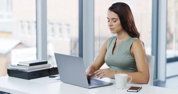 Laptop Biurowy Kawa Kobieta Biznesu Sekretarka Lub Recepcjonistka Wpisując Dzienny — Wideo stockowe