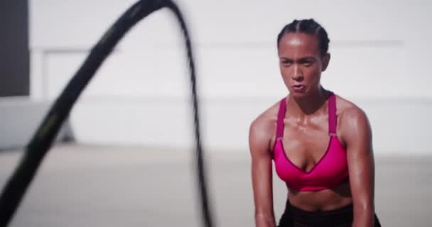 Cuerda Desafío Mujer Con Fitness Entrenamiento Ejercicio Con Objetivo Entrenamiento — Vídeos de Stock