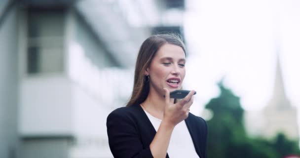 Mulher Negócios Cidade Telefonema Voz Mensagem Áudio Conexão Celular Contato — Vídeo de Stock