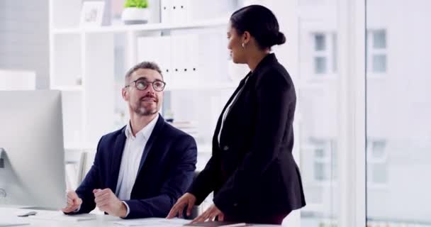 Takım Çalışması Başarı Adamları Satış Hedeflerini Desteklemek Kutlamak Için Beşlik — Stok video
