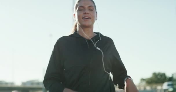 Corredor Retrato Mulher Feliz Cidade Com Fitness Mentalidade Positiva Pronto — Vídeo de Stock