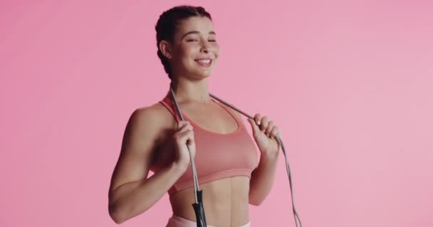 Fitness Gezicht Vrolijke Vrouw Met Springtouw Voor Sport Geïsoleerd Een — Stockvideo