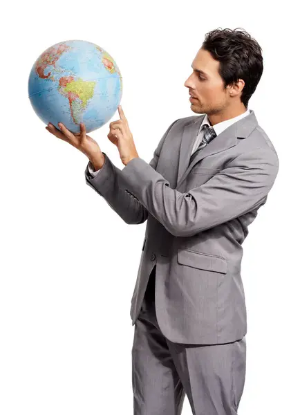 商人在全球 选择旅行或世界目的地 孤立在白色工作室背景 职业装和代理人指向地图集作地理或国际旅行之用 — 图库照片#