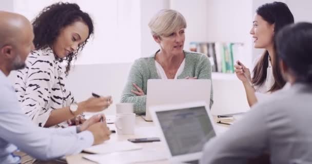 Reunião Sorriso Uma Equipe Empresários Sala Reuniões Para Planejamento Estratégia — Vídeo de Stock