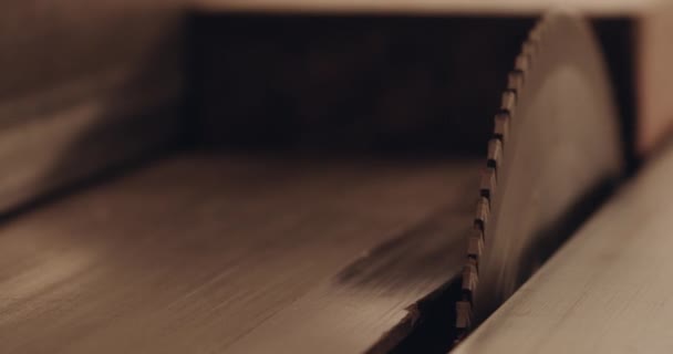 Zimmerei Sägeblatt Und Maschine Auf Dem Schreibtisch Für Fertigung Möbelproduktion — Stockvideo