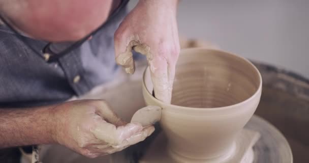 Osoba Ceramika Koła Przędzenia Lub Produkcji Produktu Miski Narzędzi Lub — Wideo stockowe