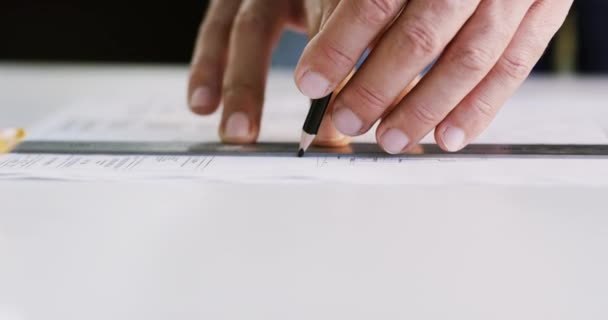 Руки Карандаш Линейка Рисования Бумаге Чертежи Проектирования Технического Проекта Архитектуры — стоковое видео
