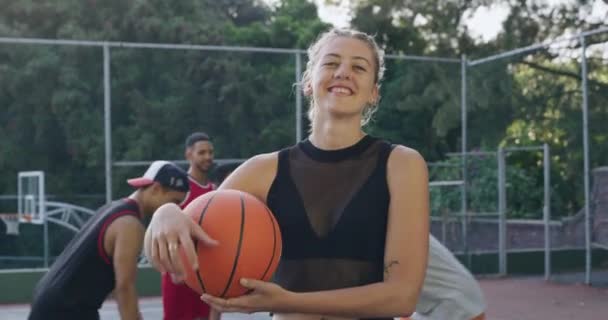Kvinna Ansikte Eller Självsäker Basketplan För Fitness Motion Eller Nöjd — Stockvideo