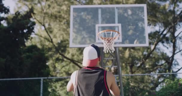 Allenamento Fitness Atleta Giocatore Basket Una Partita Campo All Aperto — Video Stock