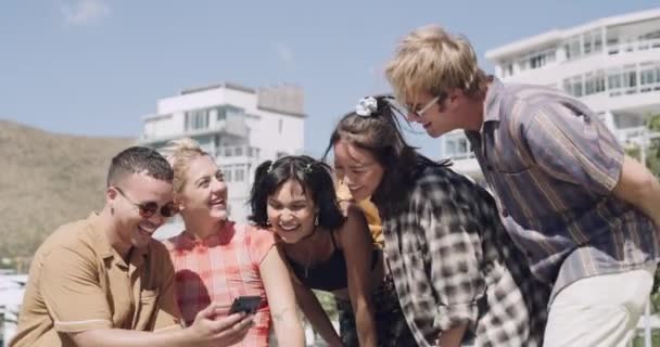 Telefon Csoport Hűvös Barátok Városban Trendi Gen Stílus Élénk Identitás — Stock videók