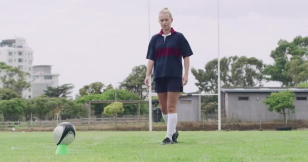 Rugby Patada Mujer Con Pelota Campo Juego Partido Acción Competición — Vídeos de Stock