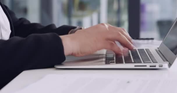 Mani Laptop Primo Piano Persone Che Scrivono Lavorano Progetto Creativo — Video Stock