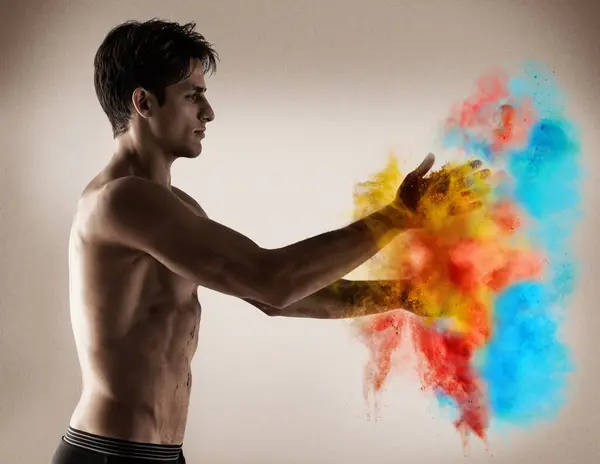 Color Explosión Hombre Con Polvo Las Manos Con Creatividad Rendimiento —  Fotos de Stock