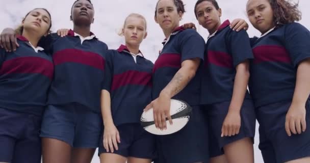 Rugby Zelfvertrouwen Teamportret Van Vrouwen Met Bal Het Veld Bij — Stockvideo