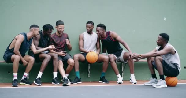 Zwarte Mensen Discussie Basketbal Spel Met Sport Voor Fitness Oefening — Stockvideo