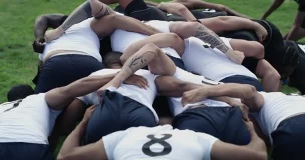 Gruppe Rugby Männer Und Gedränge Auf Dem Feld Wettbewerb Und — Stockvideo