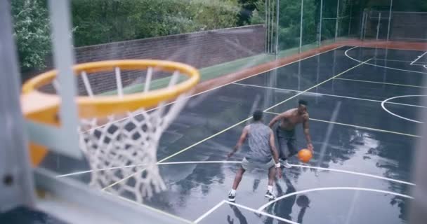 Basketbalspeler Slam Dunk Het Veld Met Fitness Score Professionele Vaardigheid — Stockvideo