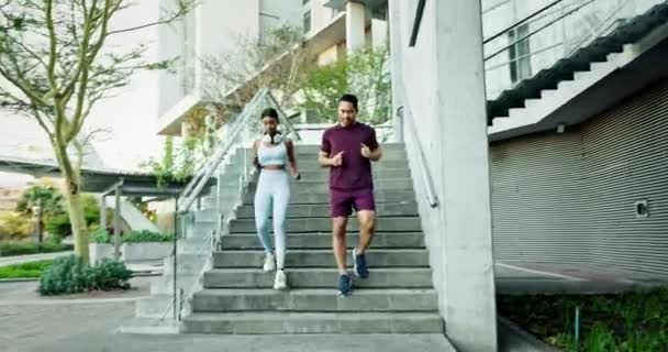 Пара Друзів Бігають Тренуються Сходах Тренувань Фітнесу Перегонів Кардіологічним Здоров — стокове відео