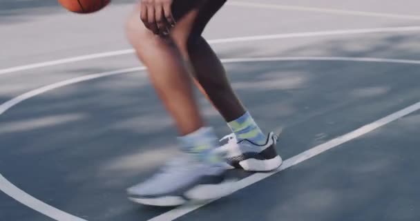 Personne Les Jambes Basket Ball Plein Air Court Entraînement Exercice — Video