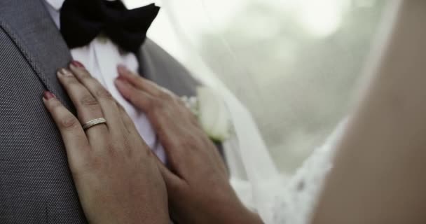 Ζευγάρι Χέρια Εκδήλωση Για Γάμο Δέσμευση Ένωση Γάμου Τελετή Κοντινό — Αρχείο Βίντεο