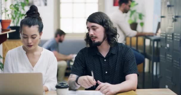 Офісний Ноутбук Співпраця Людина Впевнені Досвіді Роботи Кар Єрі Креативного — стокове відео