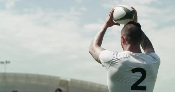 Rugby Tiro Hombre Con Pelota Campo Para Juego Partido Entrenamiento — Vídeo de stock