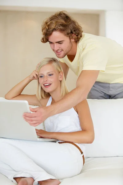 Laptop Love Couple Sofa Social Media Search Movies Streaming Home — Stock Photo, Image