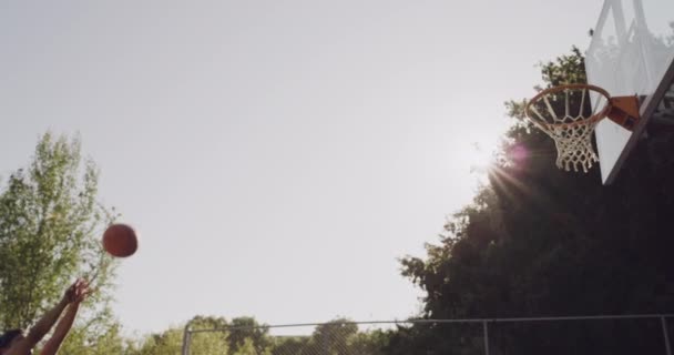 Kosárlabda Dobás Háló Parkban Szabadtéri Játék Lövés Vagy Pont Karika — Stock videók