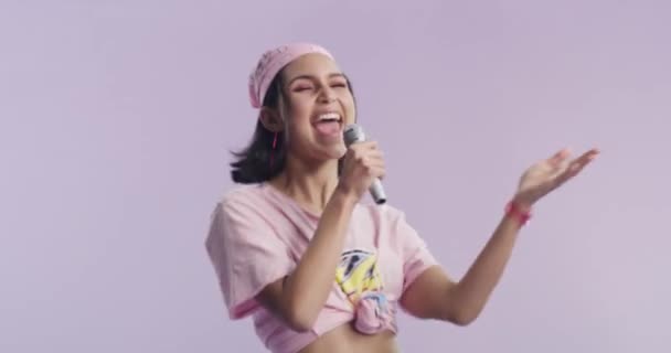 Śpiew Szczęście Kobieta Mikrofonem Studio Muzyką Playlistą Lub Albumem Dla — Wideo stockowe